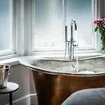 Glen Wynne Recently Renovated - Free Off-site Health Club Access With Pool, Sauna, Steam & Gym Short 5 Minute Drive Away Gasthuis