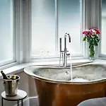 Glen Wynne Recently Renovated - Free Off-site Health Club Access With Pool, Sauna, Steam & Gym Short 5 Minute Drive Away 3*