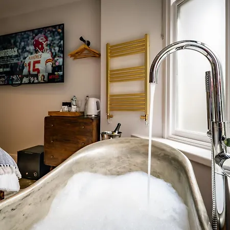 Icon - Free Off-site Health Club Access With Pool, Sauna, Steam & Gym Guest house *