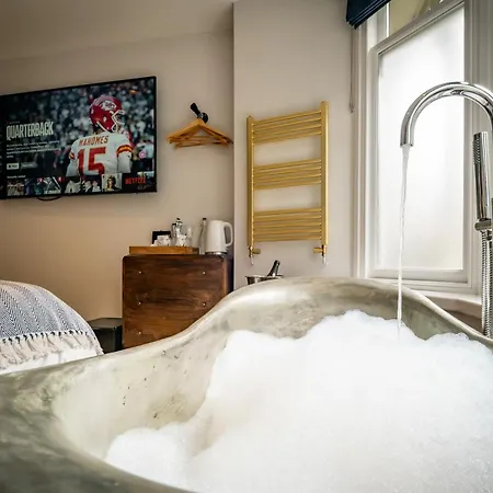 Guest house Icon - Free Off-site Health Club Access With Pool, Sauna, Steam & Gym Windermere