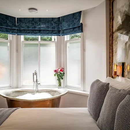 Icon - Free Off-site Health Club Access With Pool, Sauna, Steam & Gym Windermere