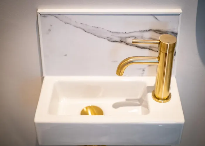 Glen Wynne Recently Renovated - Free Off-site Health Club Access With Pool, Sauna, Steam & Gym Short 5 Minute Drive Away