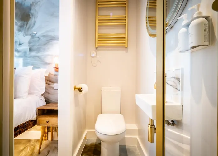 Glen Wynne Recently Renovated - Free Off-site Health Club Access With Pool, Sauna, Steam & Gym Short 5 Minute Drive Away Guest house