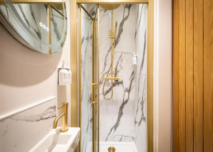 Guest house Glen Wynne Recently Renovated - Free Off-site Health Club Access With Pool, Sauna, Steam & Gym Short 5 Minute Drive Away