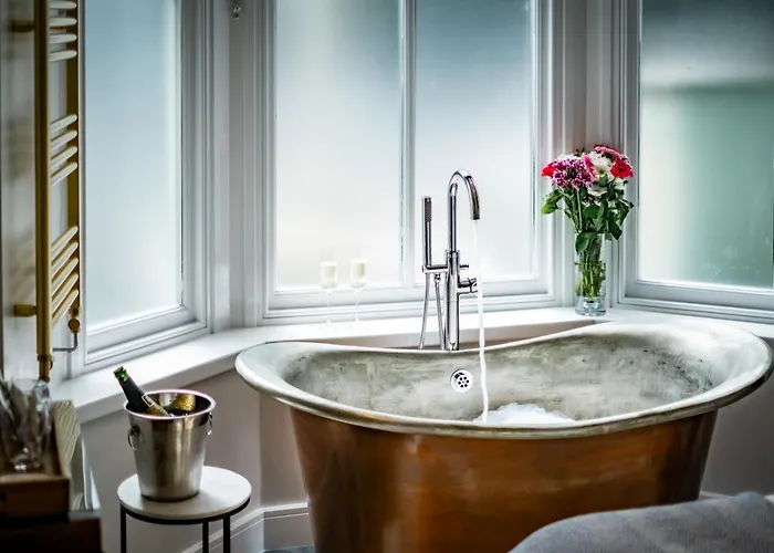 Glen Wynne Recently Renovated - Free Off-site Health Club Access With Pool, Sauna, Steam & Gym Short 5 Minute Drive Away 3*