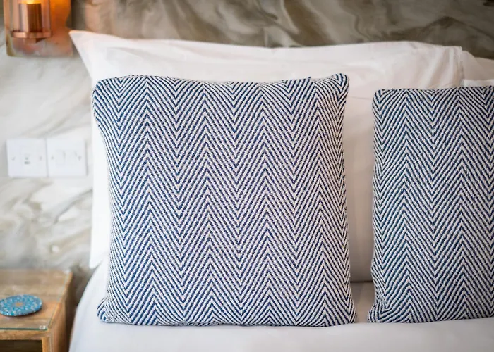 Glen Wynne Recently Renovated - Free Off-site Health Club Access With Pool, Sauna, Steam & Gym Short 5 Minute Drive Away Guest house